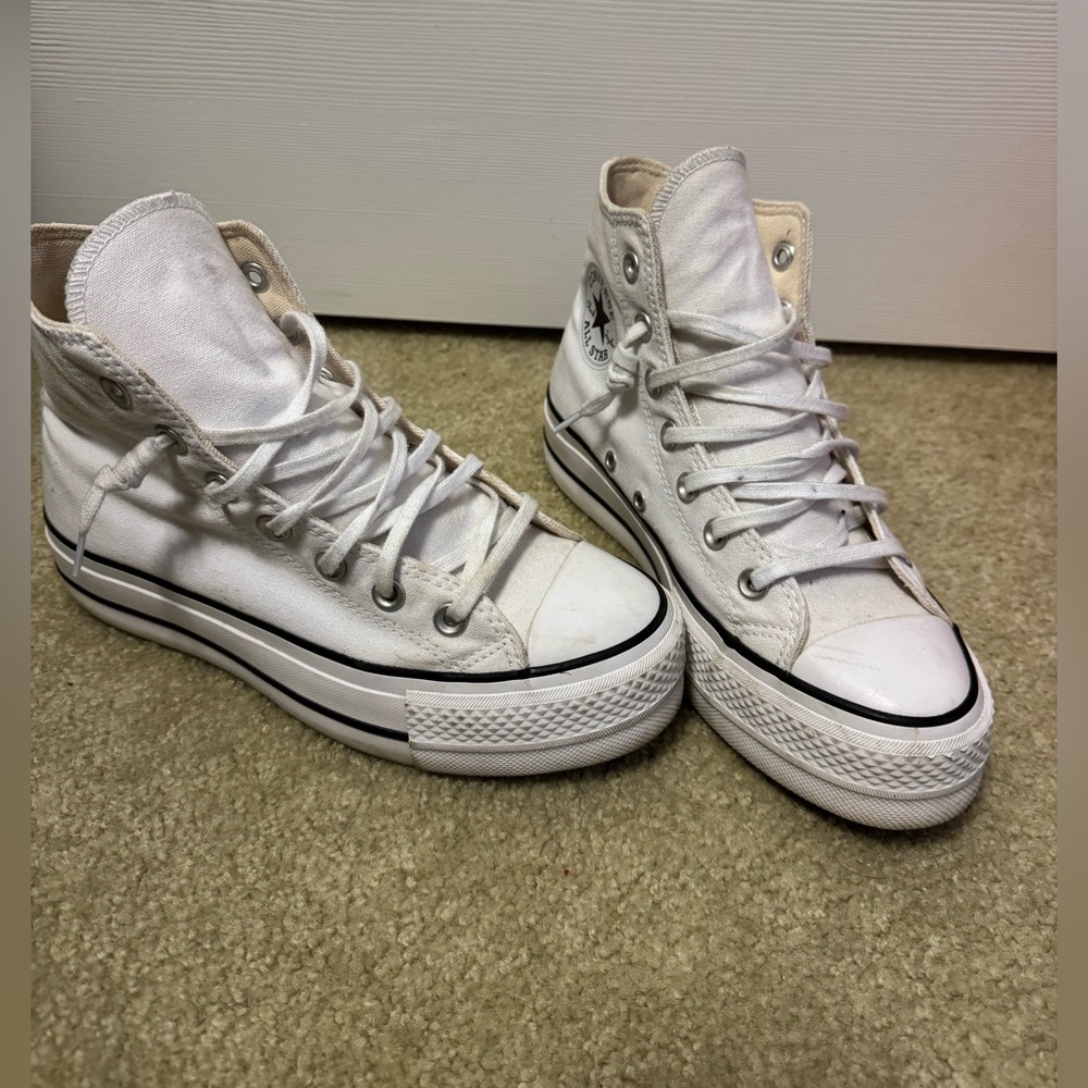 White Converse High top sneakers 🤍